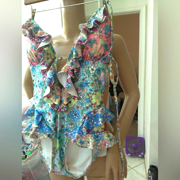 BNWT BIKINISHE Blue & Pink Ruffled BATHING SUIT W/ PADS FULL BACK FLORAL SZ. LG - Picture 5 of 9